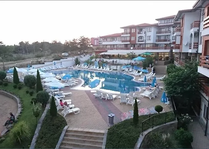 Gardenia Hills Apartment *